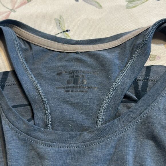 Brooks racerback top M (6033) - Picture 6 of 6